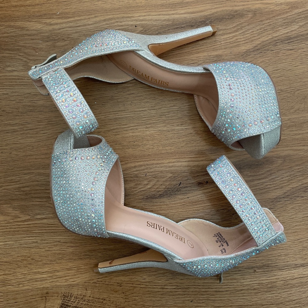 Dream Pairs Silver pumps
